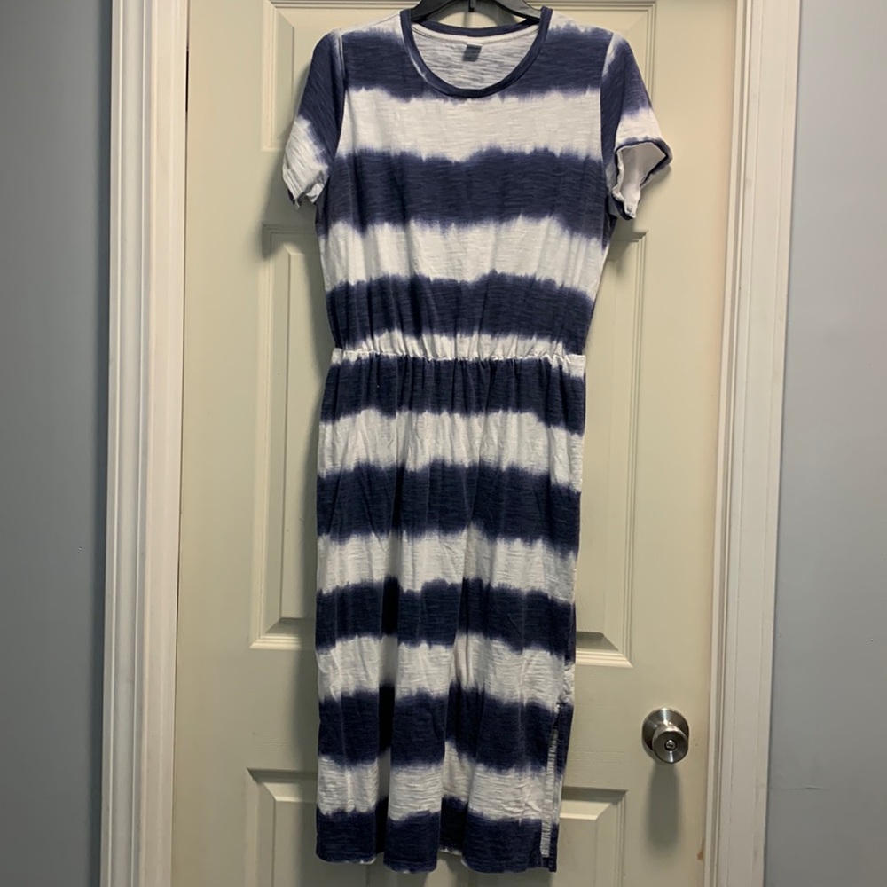 Blue and white waist cinched midi dress. Large.